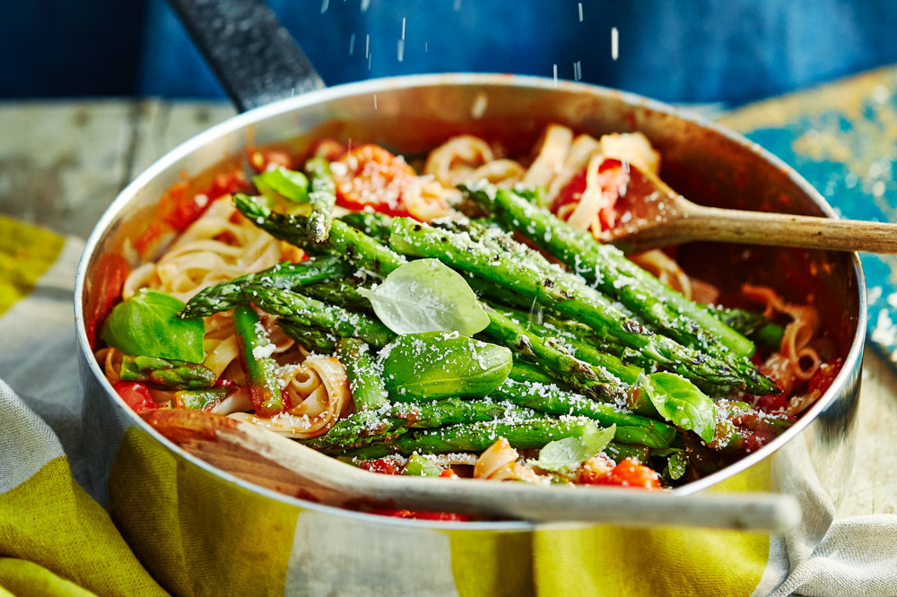 Pasta med tomatsås och sparris - City Gross